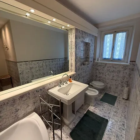 Stylish 3-bedroom In Prestigious Apartamento